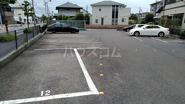 18/25 駐車場