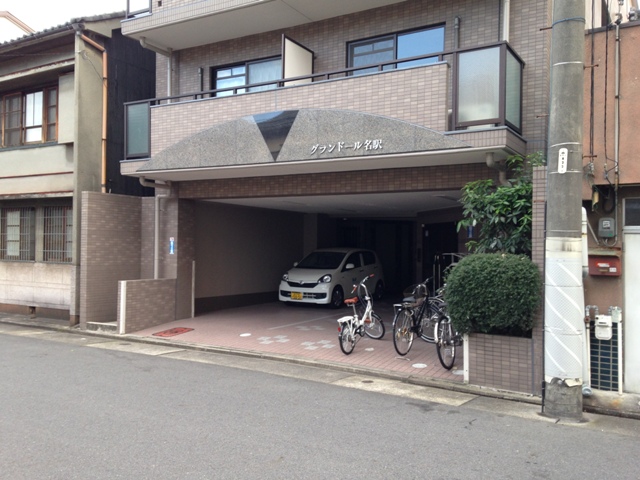 21/26 エントランス