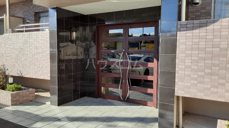 26/30 エントランス