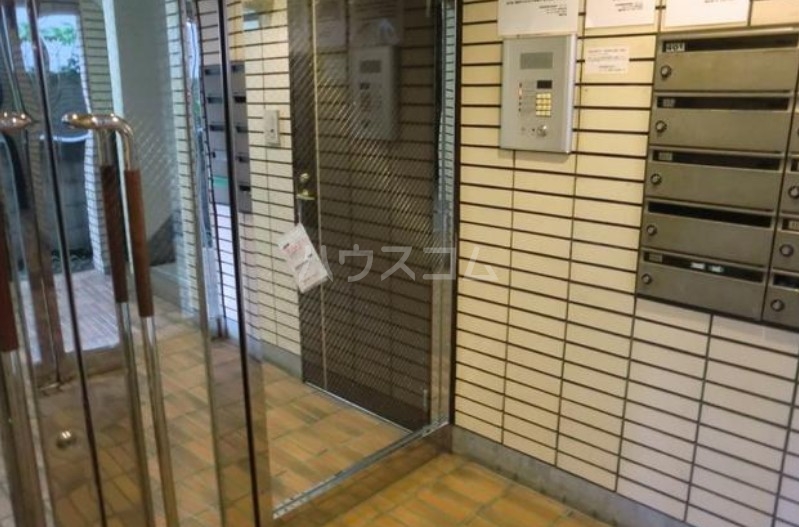 16/21 エントランス