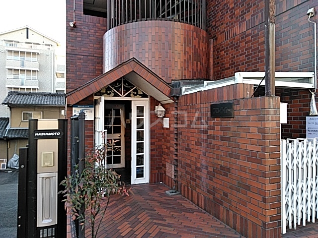 23/30 エントランス