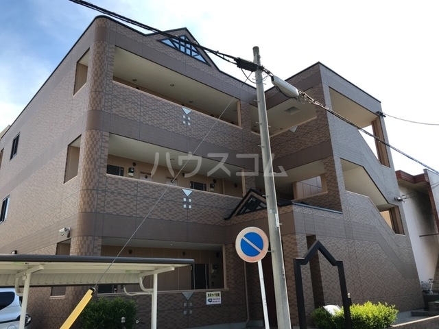 18/25 エントランス