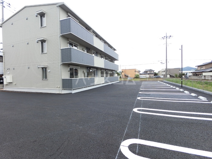 18/28 駐車場