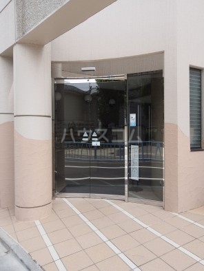 24/30 エントランス