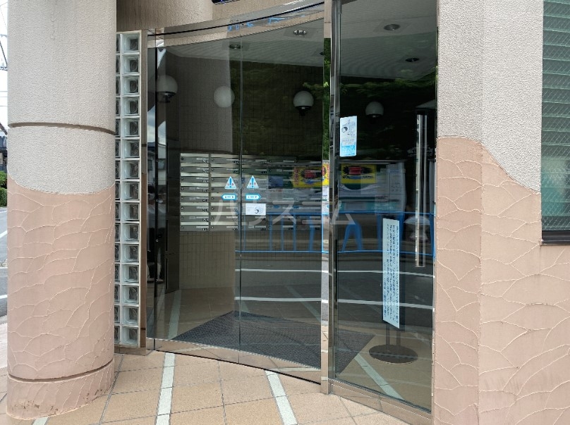 25/30 エントランス