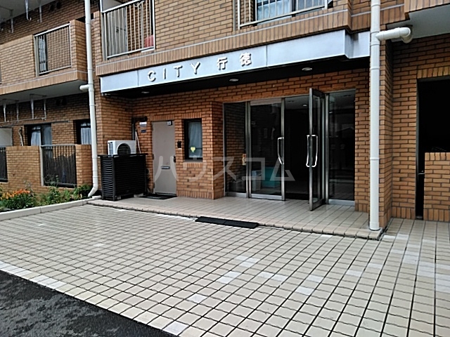 28/30 エントランス