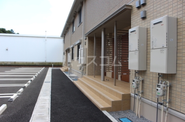 21/28 エントランス