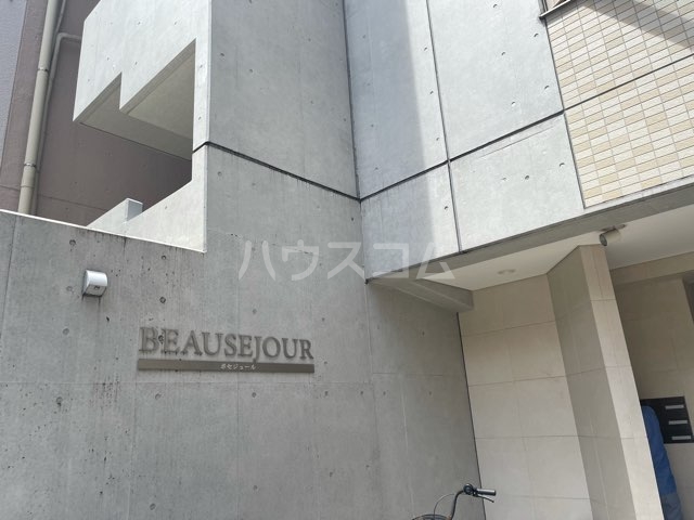 24/30 エントランス