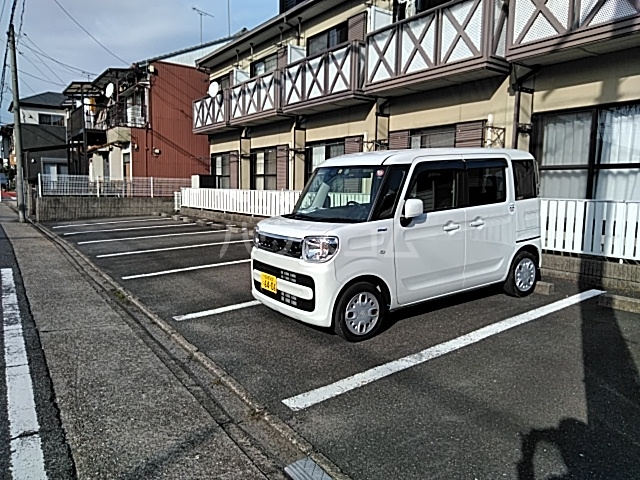 25/28 駐車場