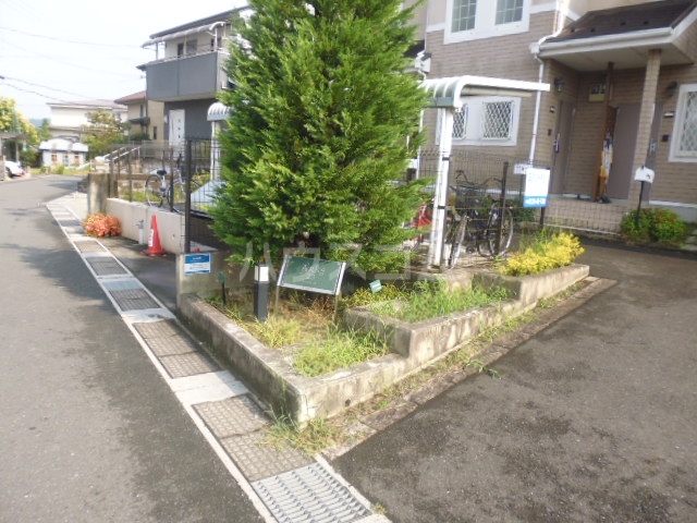 27/30 エントランス