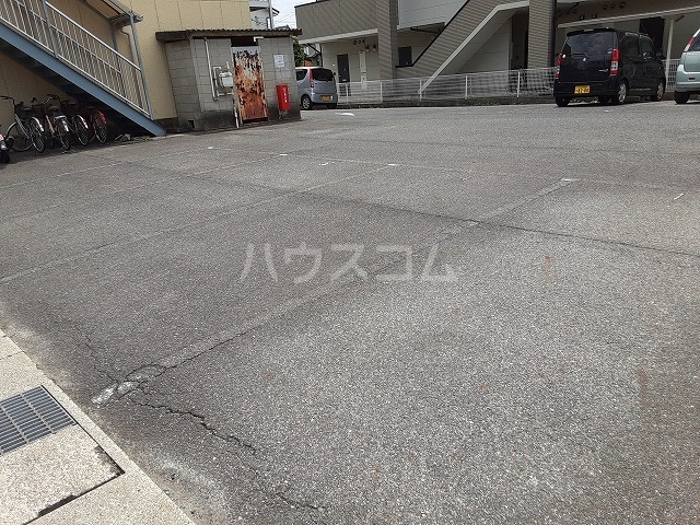 2/7 駐車場