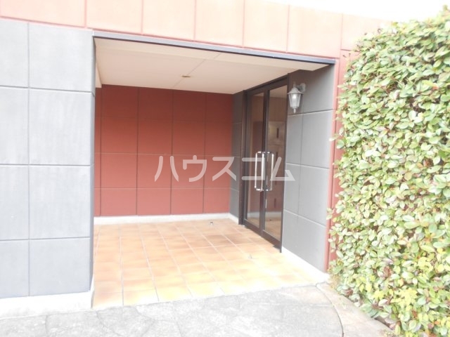 13/18 エントランス