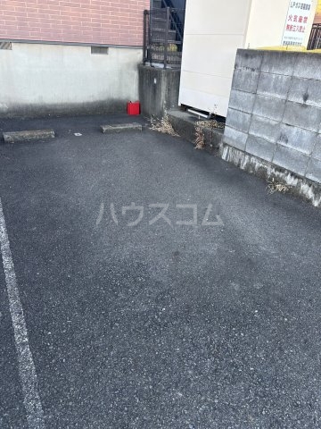 27/30 駐車場