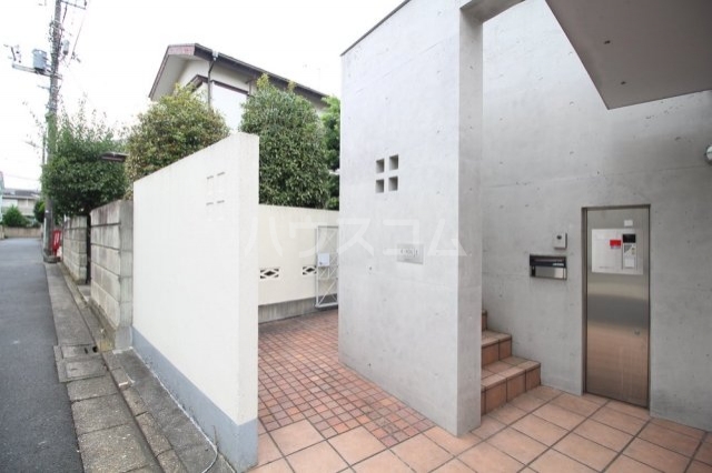 26/28 エントランス