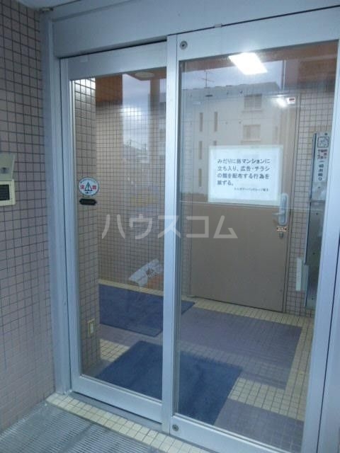 16/17 エントランス