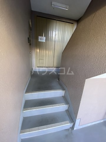 24/27 エントランス