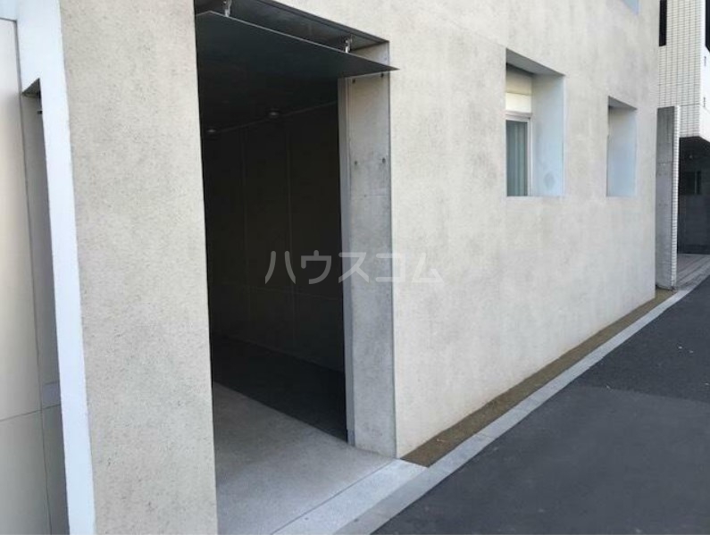 16/18 エントランス