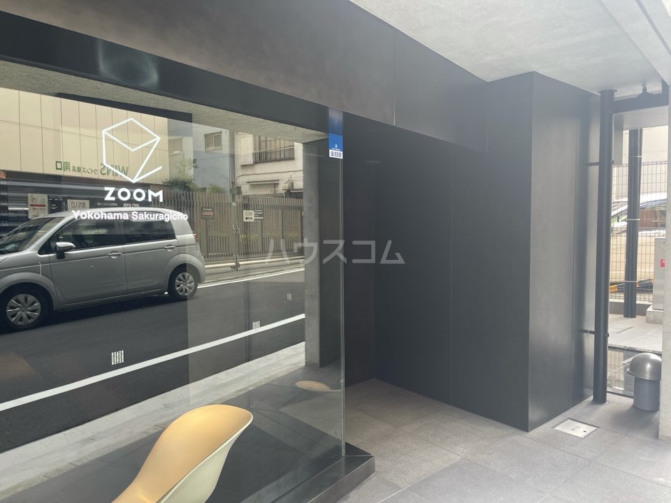 26/30 エントランス