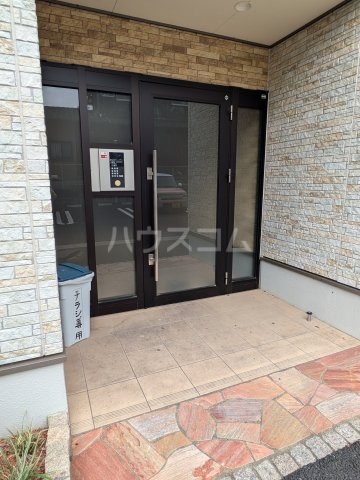 28/30 エントランス