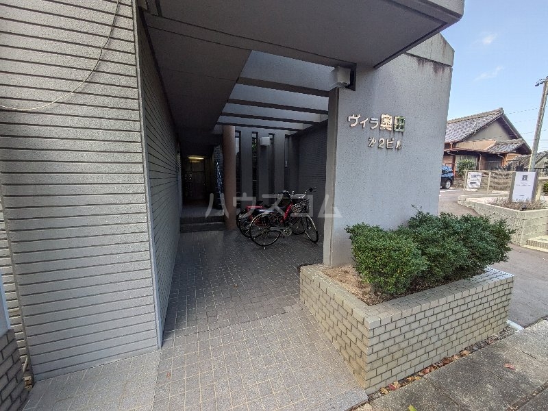 20/21 エントランス