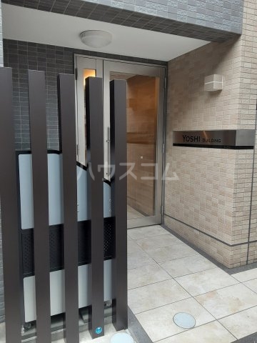 24/30 エントランス