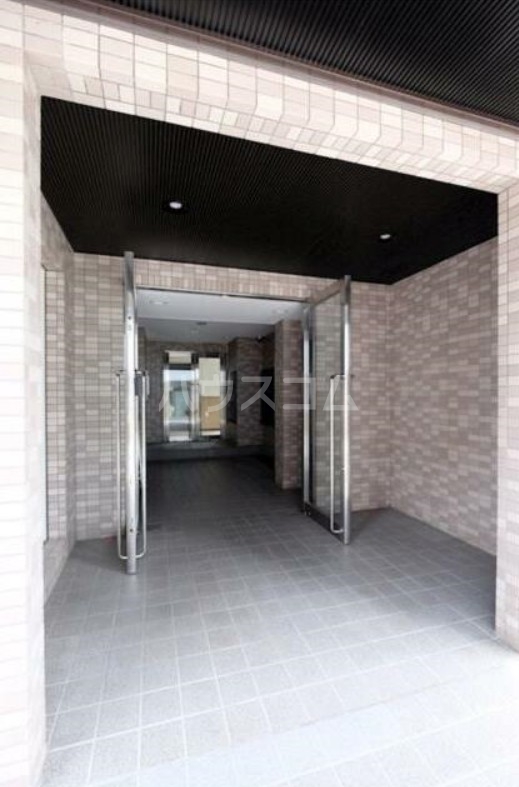 24/30 エントランス