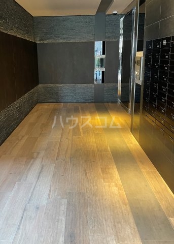 27/30 エントランス