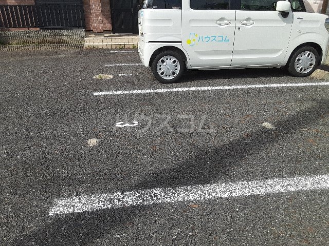 27/30 駐車場