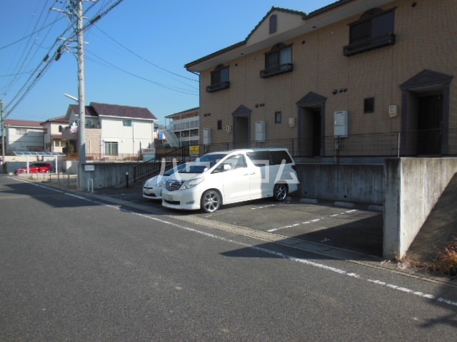 25/28 駐車場
