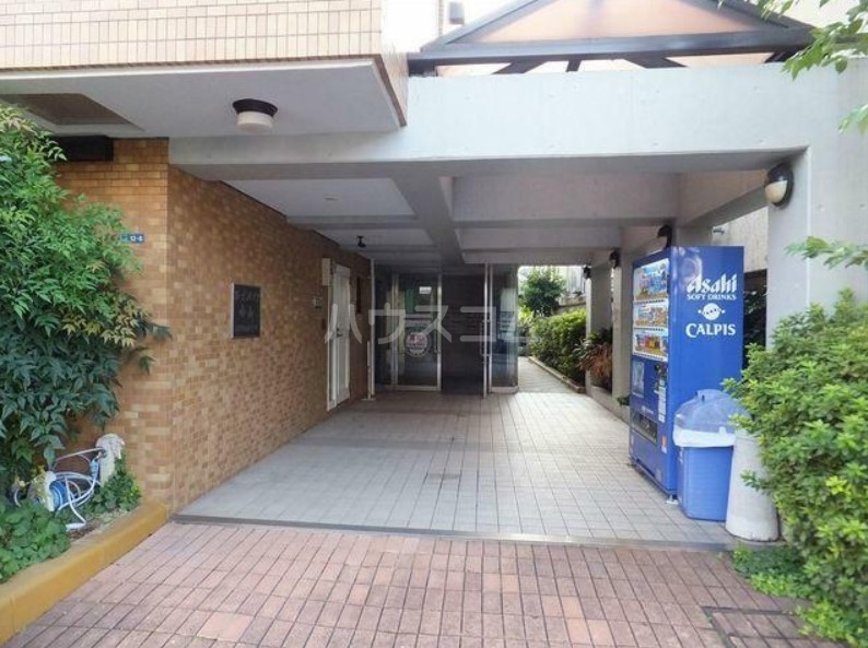 18/26 エントランス