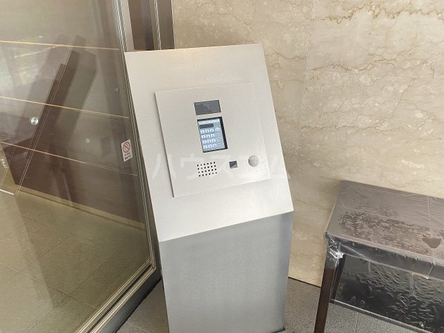 28/30 エントランス