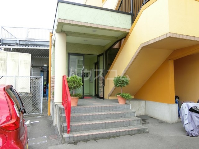 25/30 エントランス