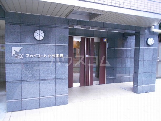 23/30 エントランス