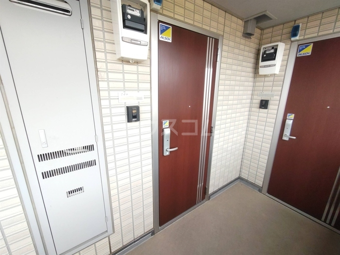 18/21 エントランス