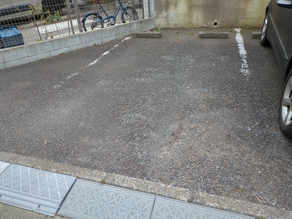 27/30 駐車場