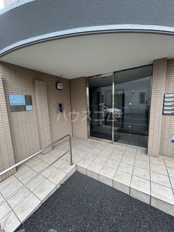 15/15 エントランス