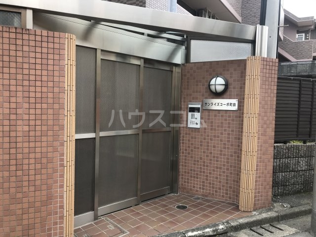 21/30 エントランス