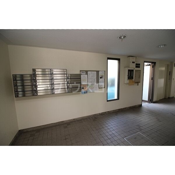 16/19 エントランス