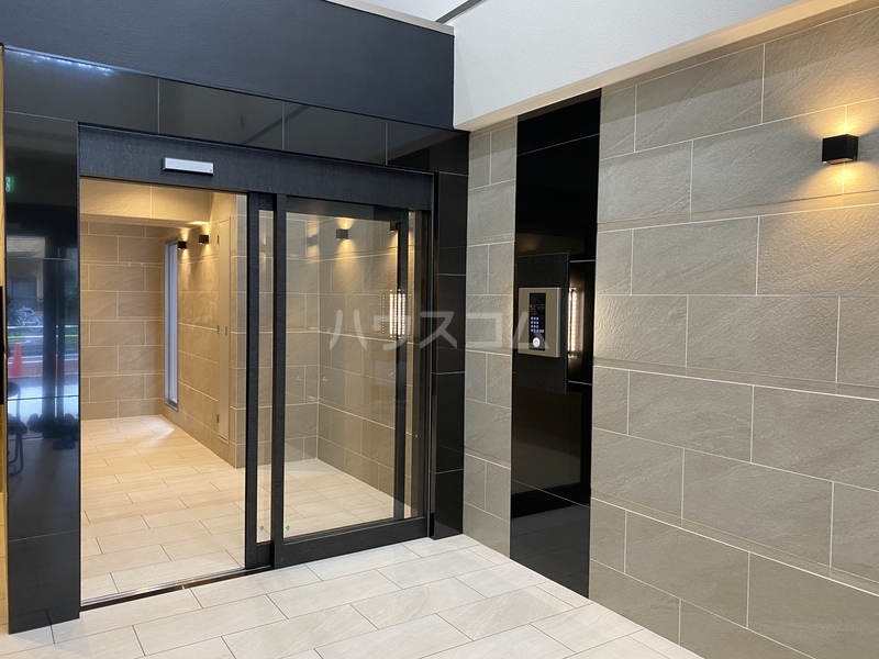 28/30 エントランス