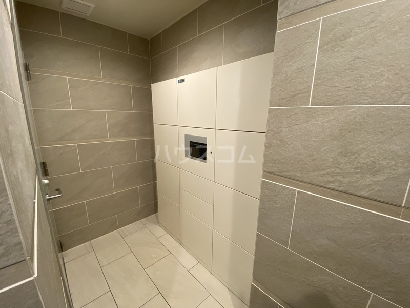 26/27 エントランス