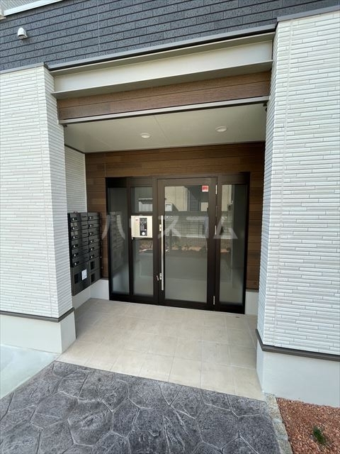 28/30 エントランス