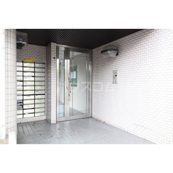 17/26 エントランス