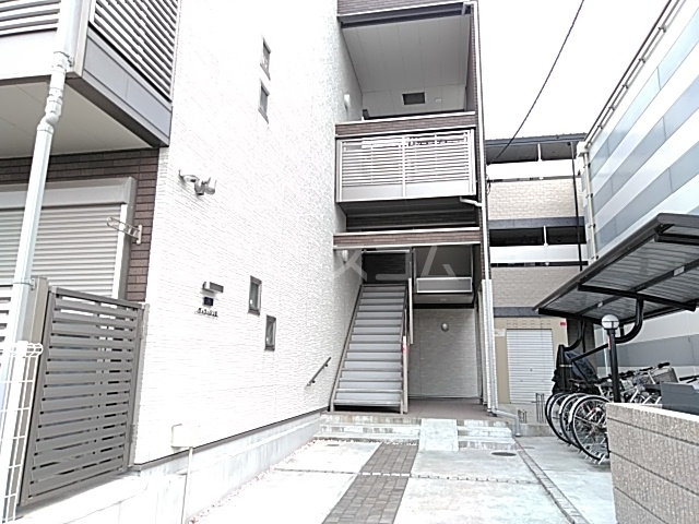 21/22 エントランス