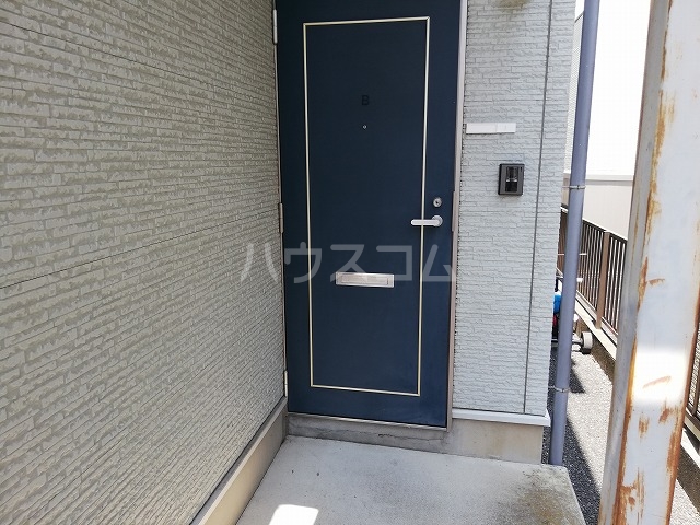 22/27 エントランス