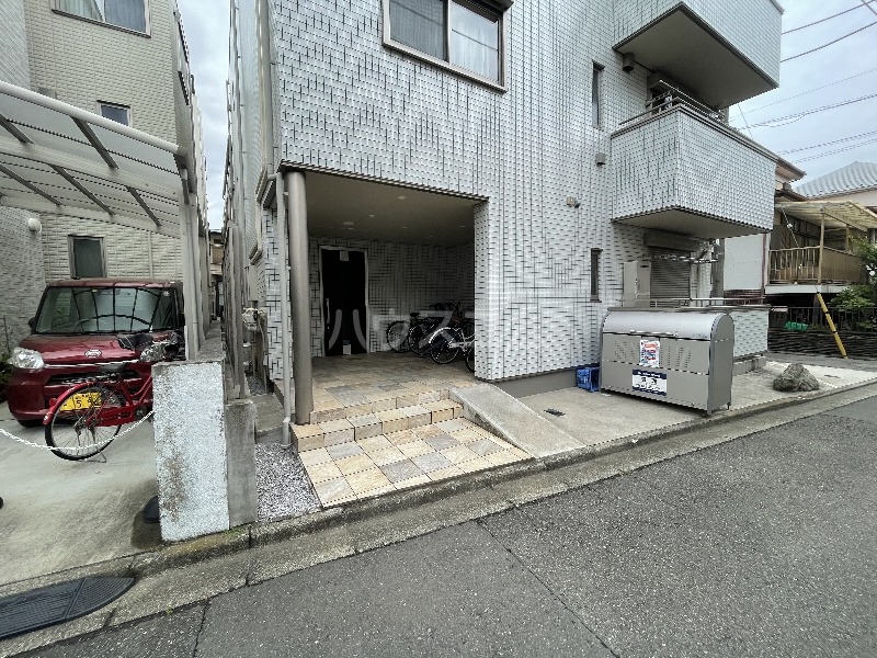 18/22 エントランス