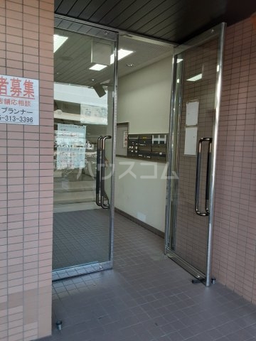 22/30 エントランス