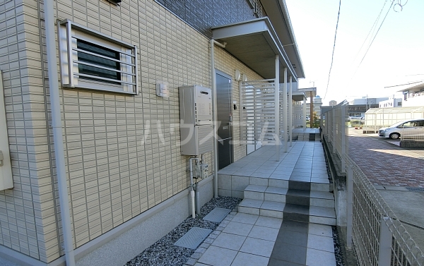 27/29 エントランス