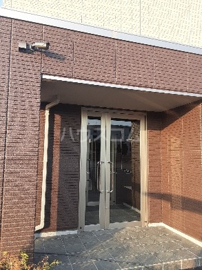 23/30 エントランス