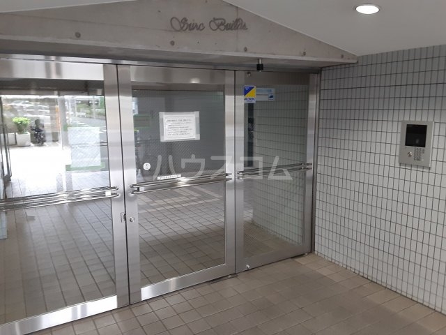 24/30 エントランス