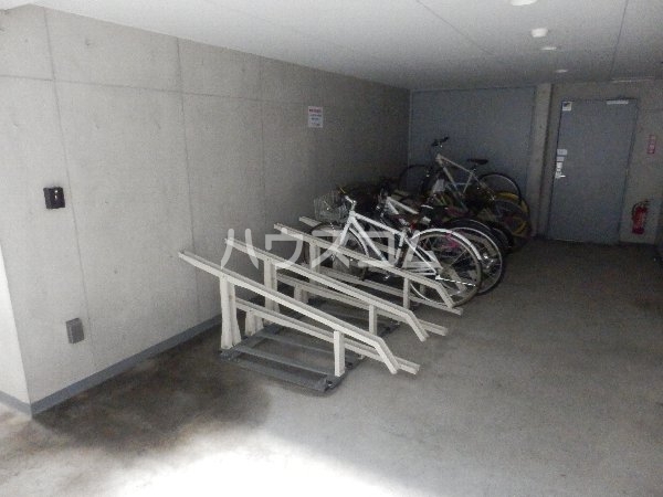 27/30 駐車場